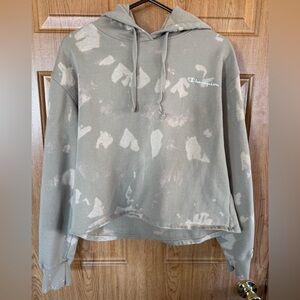 Woman’s champion hoodie sweatshirt size large